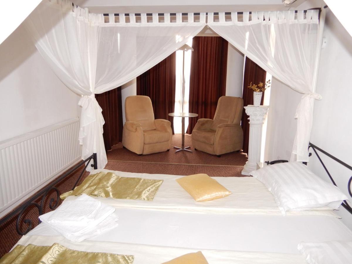 Rhc Royal Hotel Oradea Eksteriør bilde