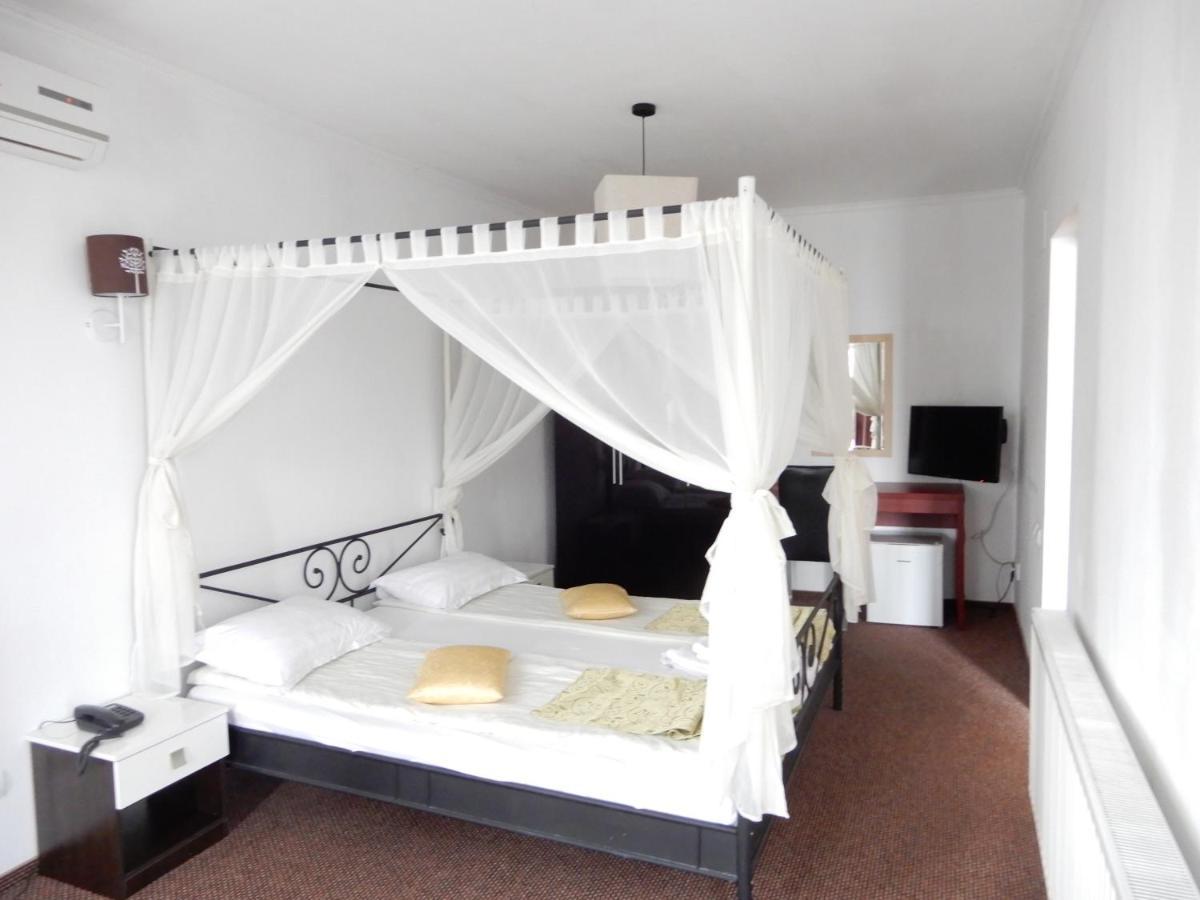 Rhc Royal Hotel Oradea Eksteriør bilde