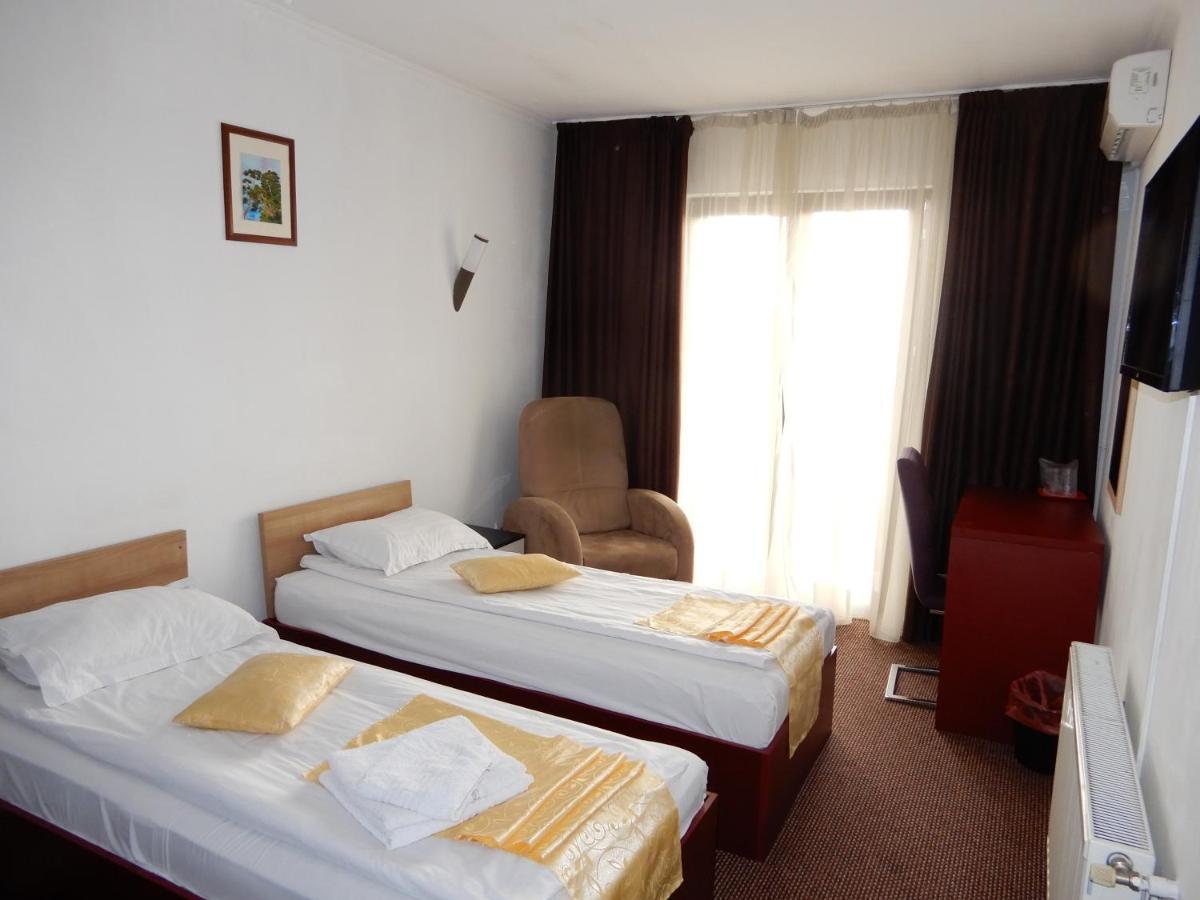 Rhc Royal Hotel Oradea Eksteriør bilde