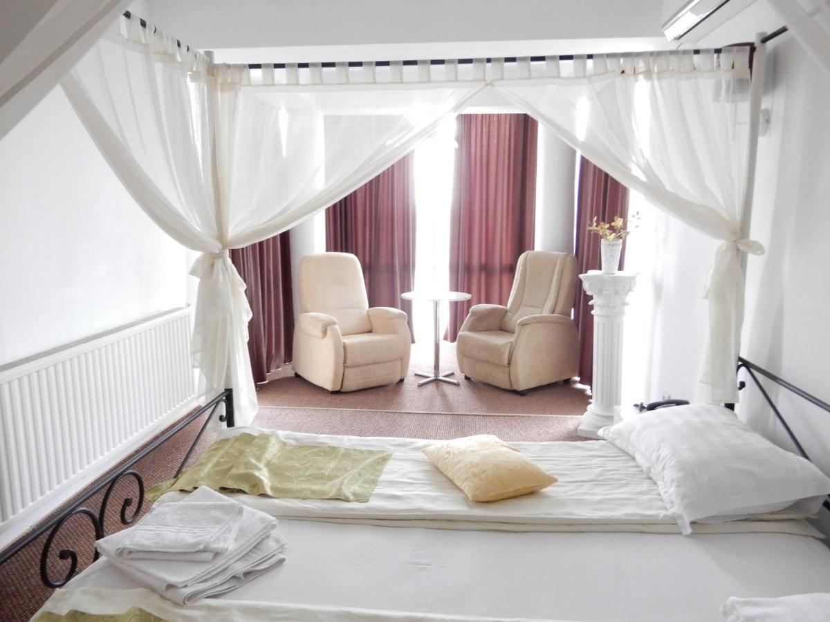 Rhc Royal Hotel Oradea Eksteriør bilde
