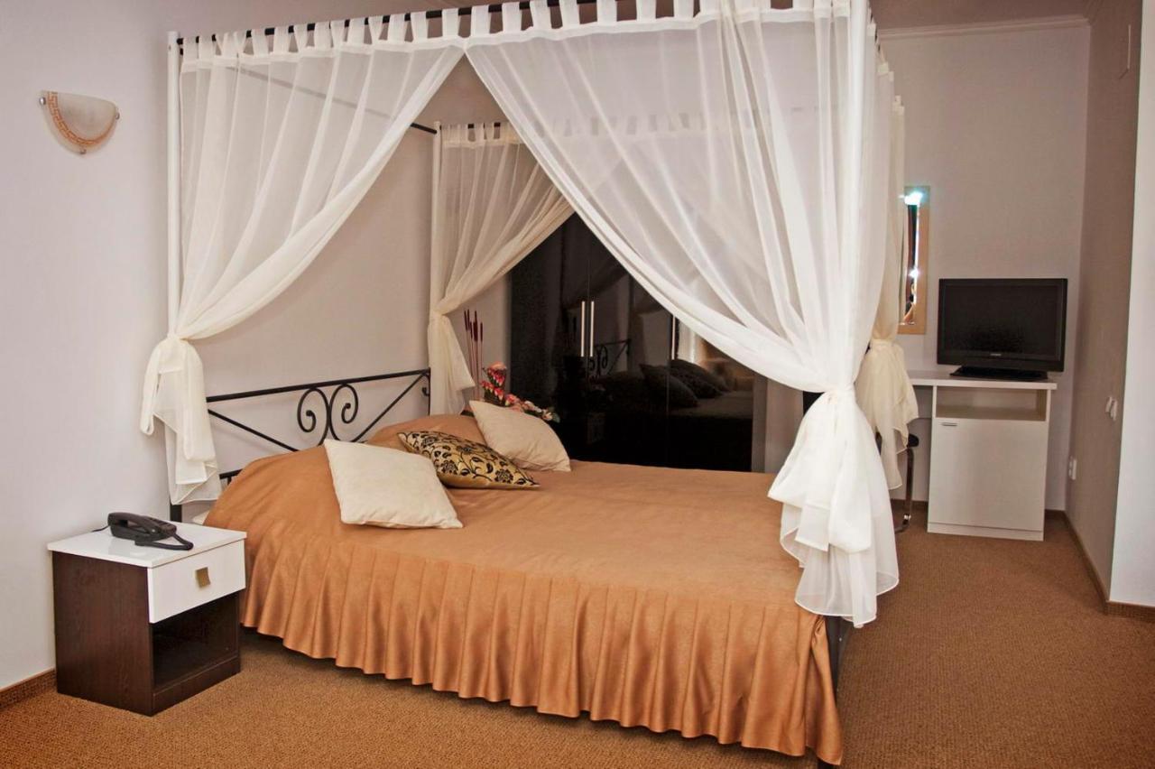 Rhc Royal Hotel Oradea Eksteriør bilde