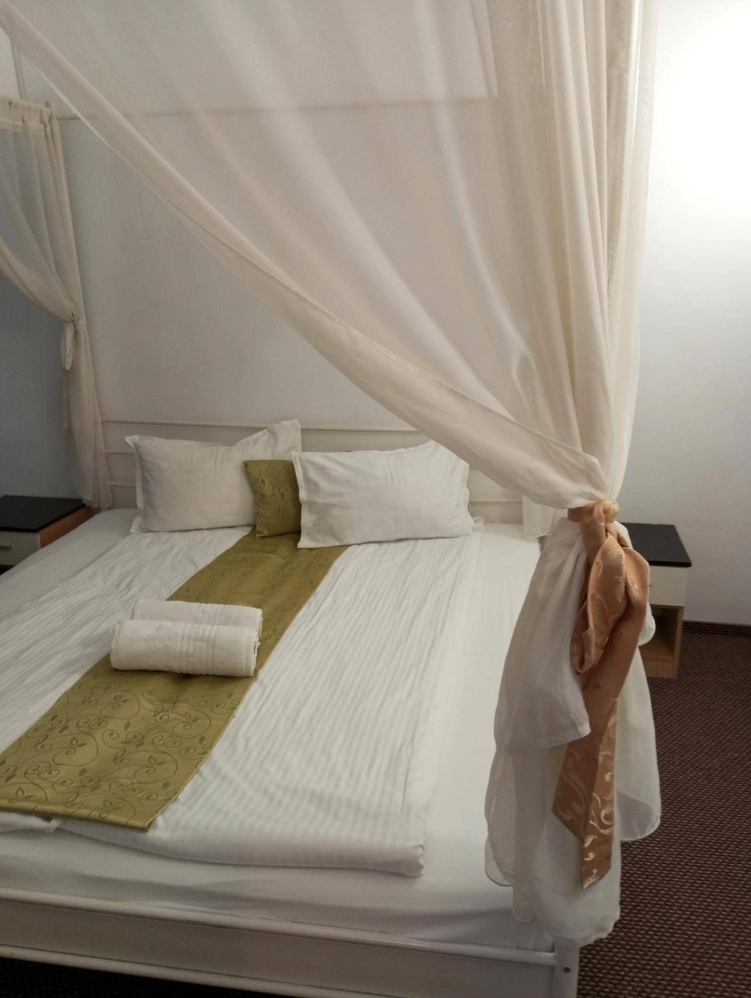 Rhc Royal Hotel Oradea Eksteriør bilde