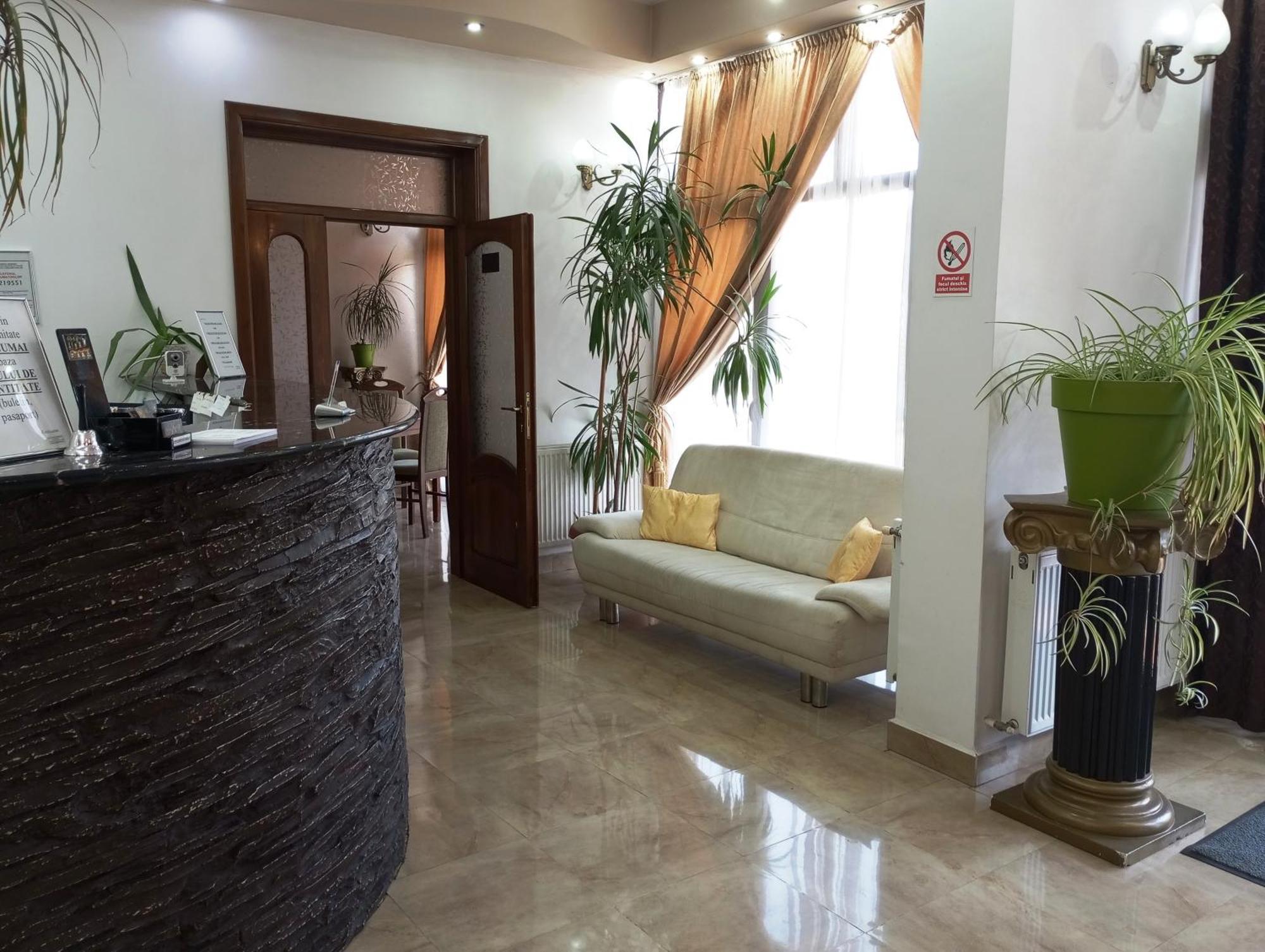 Rhc Royal Hotel Oradea Eksteriør bilde