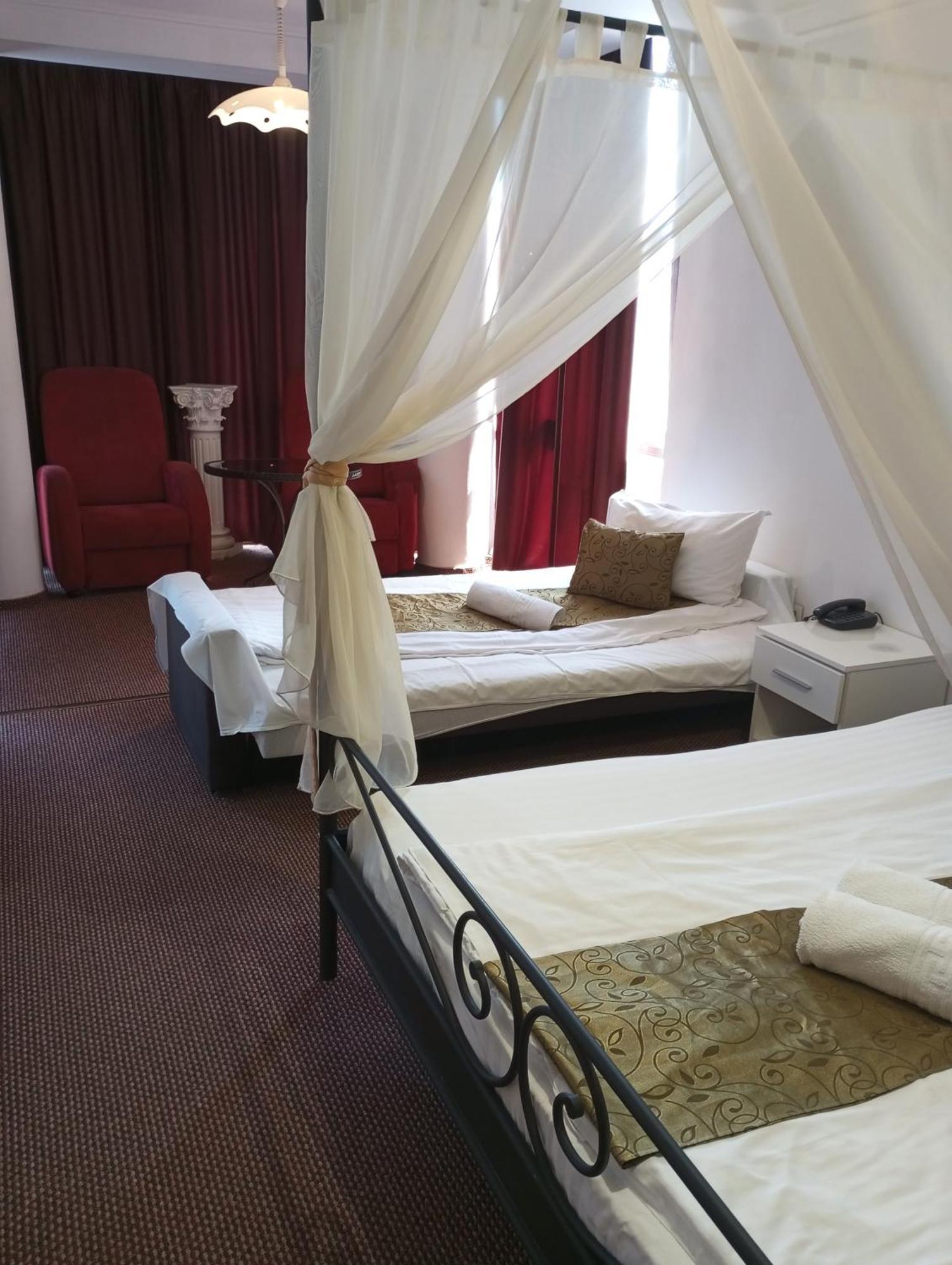 Rhc Royal Hotel Oradea Eksteriør bilde