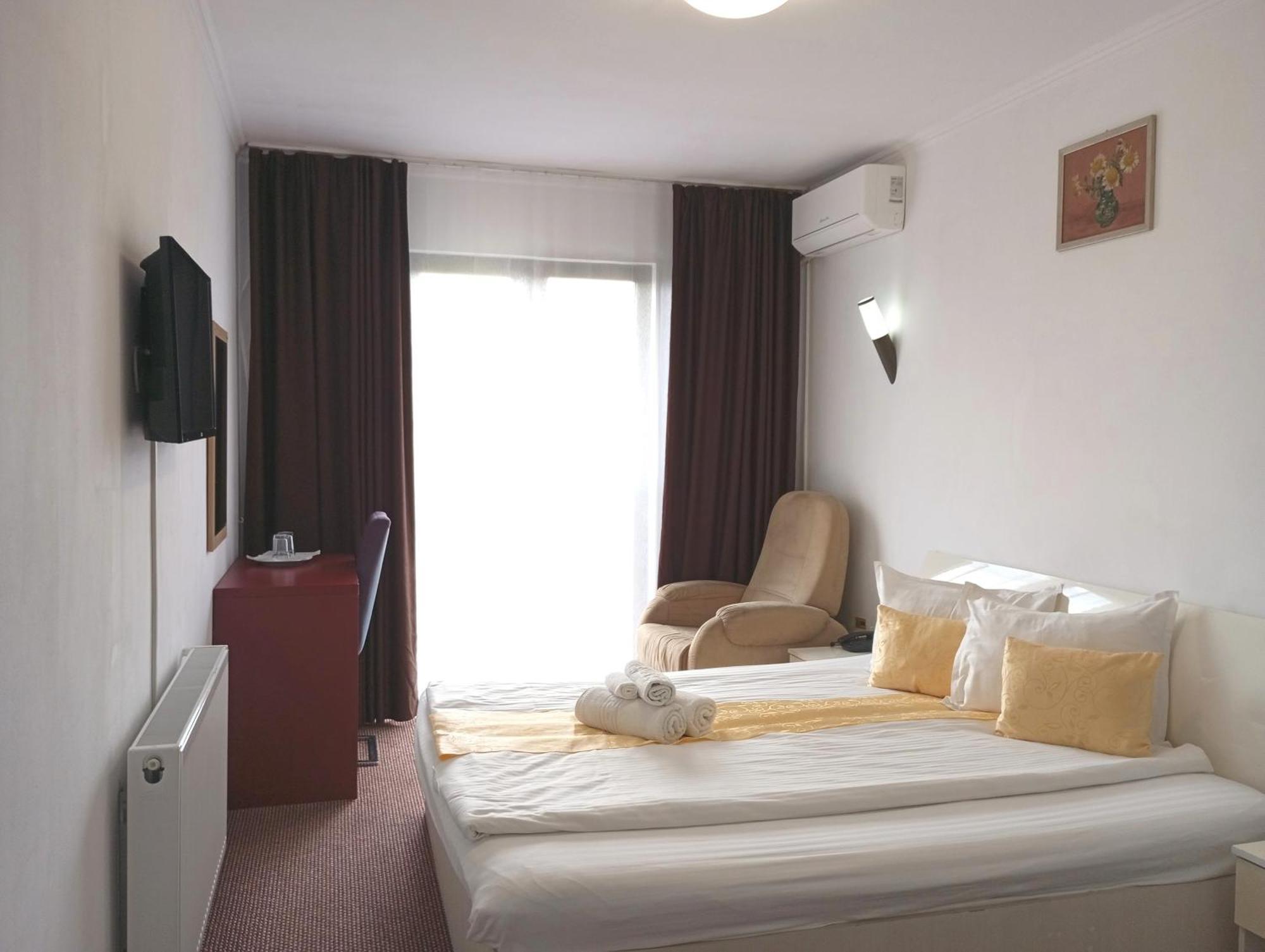 Rhc Royal Hotel Oradea Eksteriør bilde