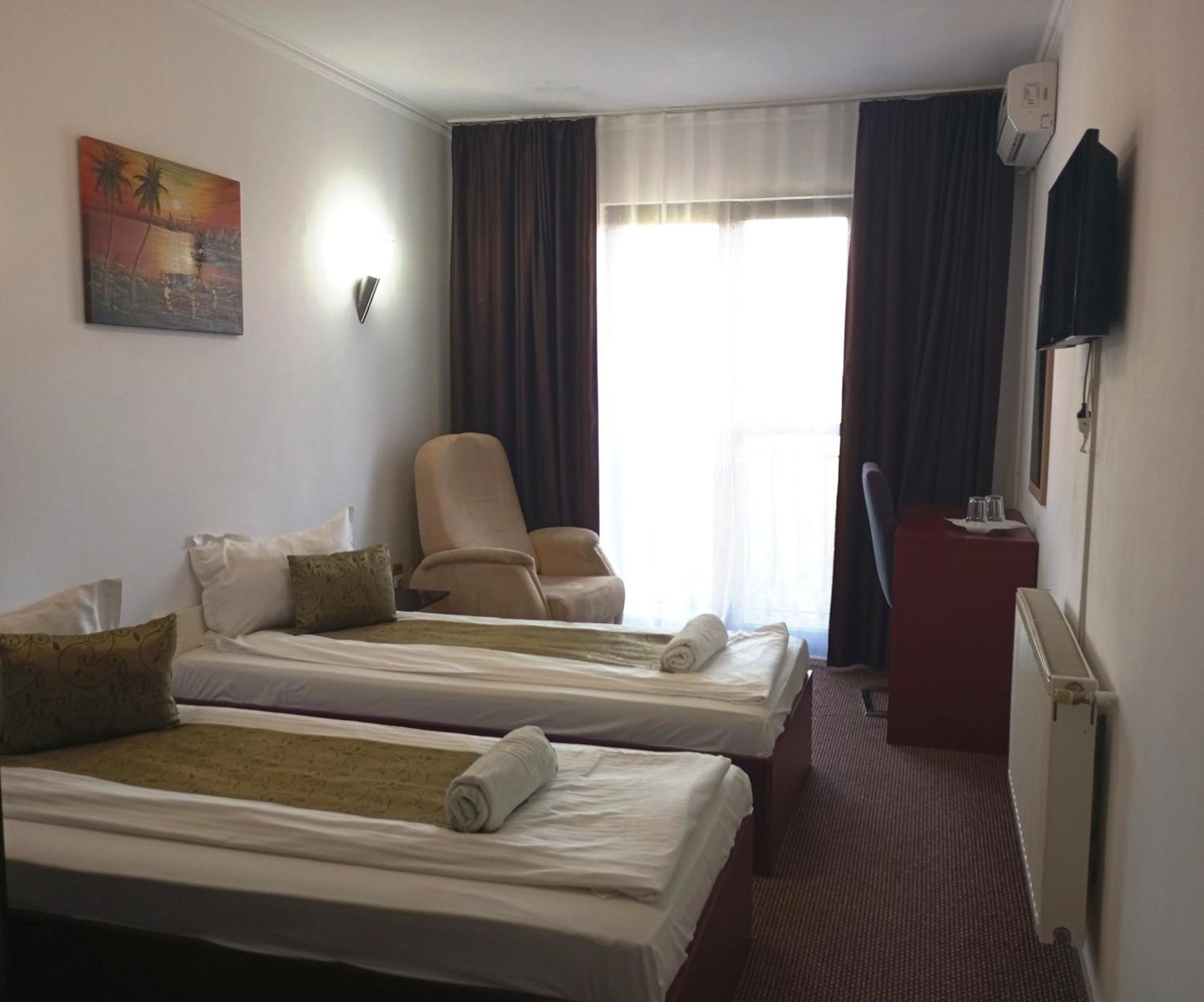 Rhc Royal Hotel Oradea Eksteriør bilde