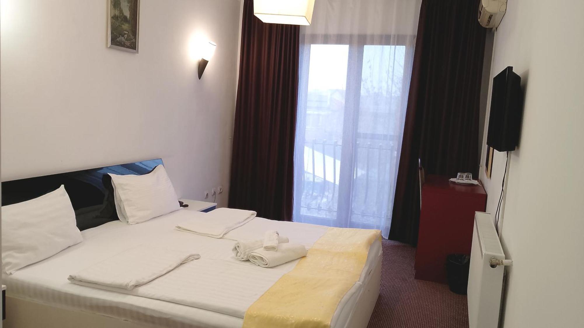 Rhc Royal Hotel Oradea Eksteriør bilde