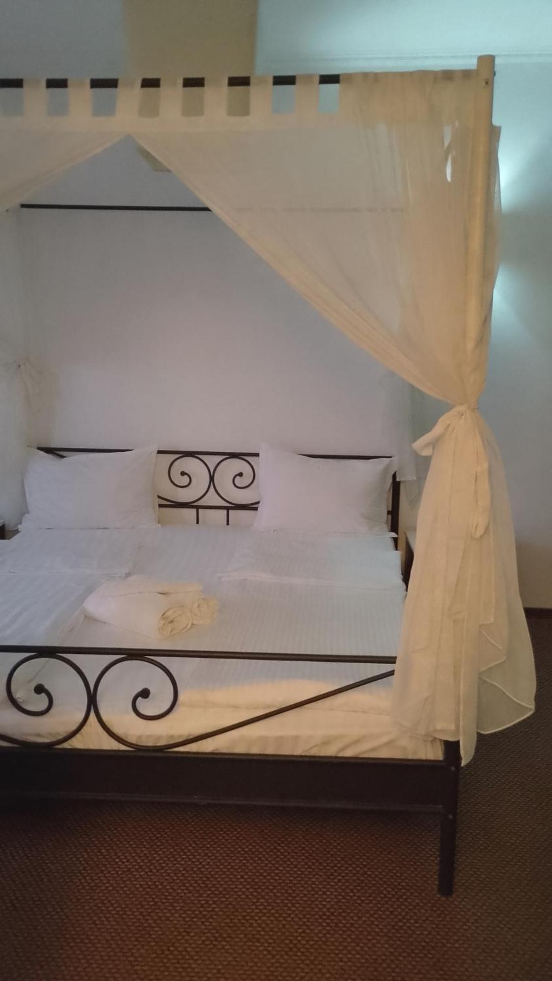 Rhc Royal Hotel Oradea Eksteriør bilde