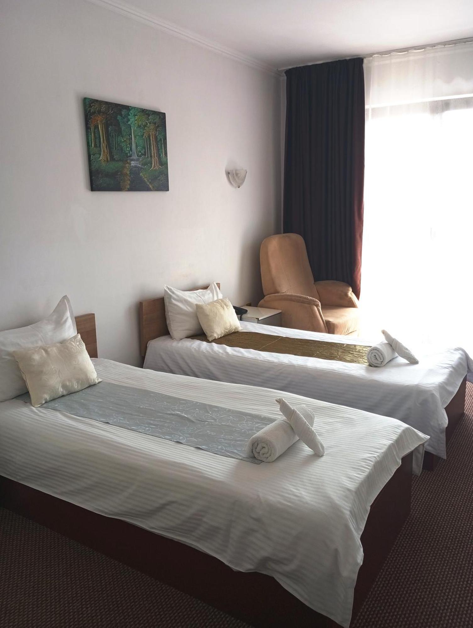 Rhc Royal Hotel Oradea Eksteriør bilde