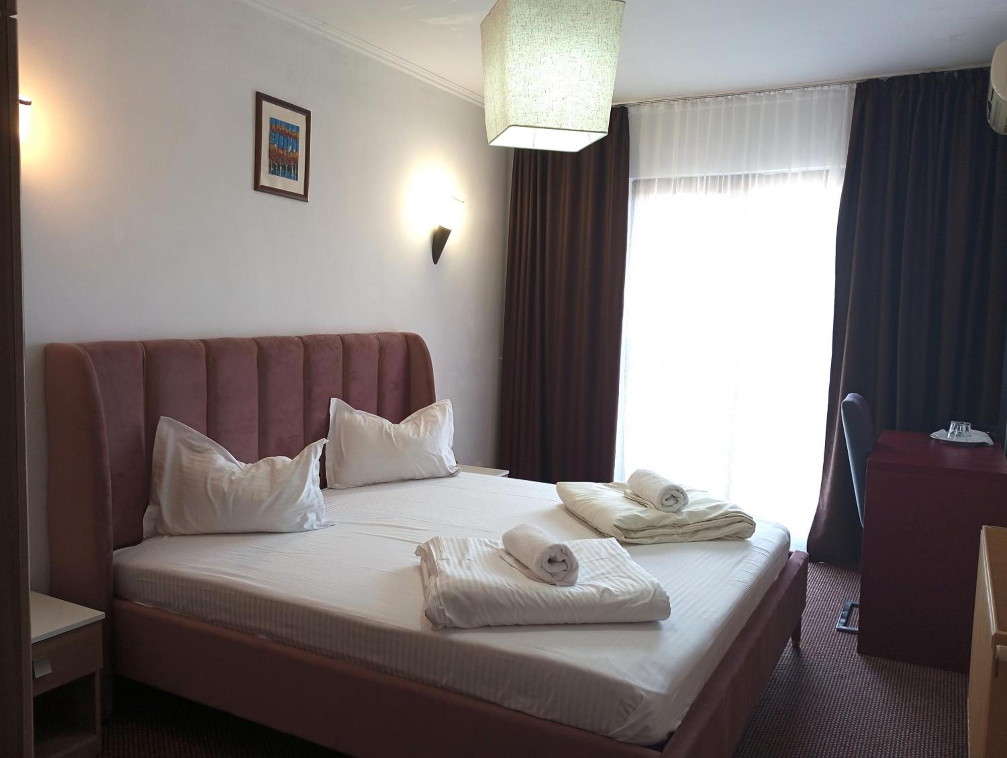 Rhc Royal Hotel Oradea Eksteriør bilde