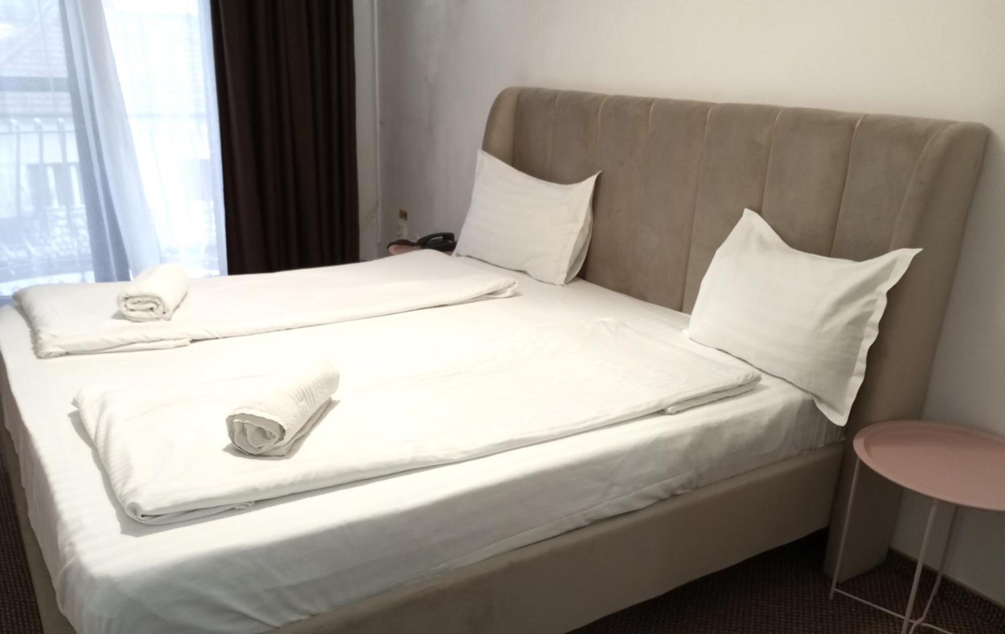 Rhc Royal Hotel Oradea Eksteriør bilde