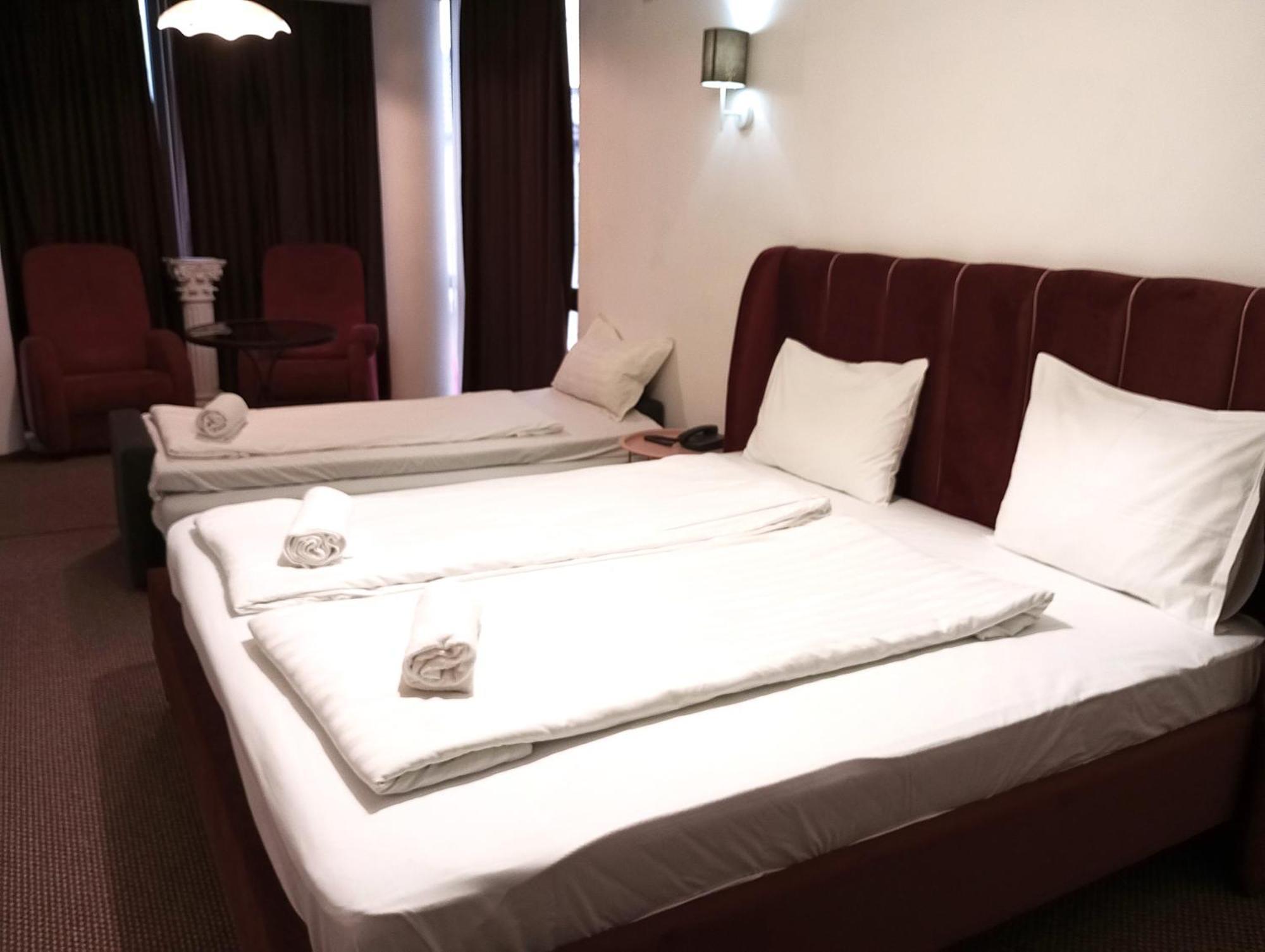 Rhc Royal Hotel Oradea Eksteriør bilde