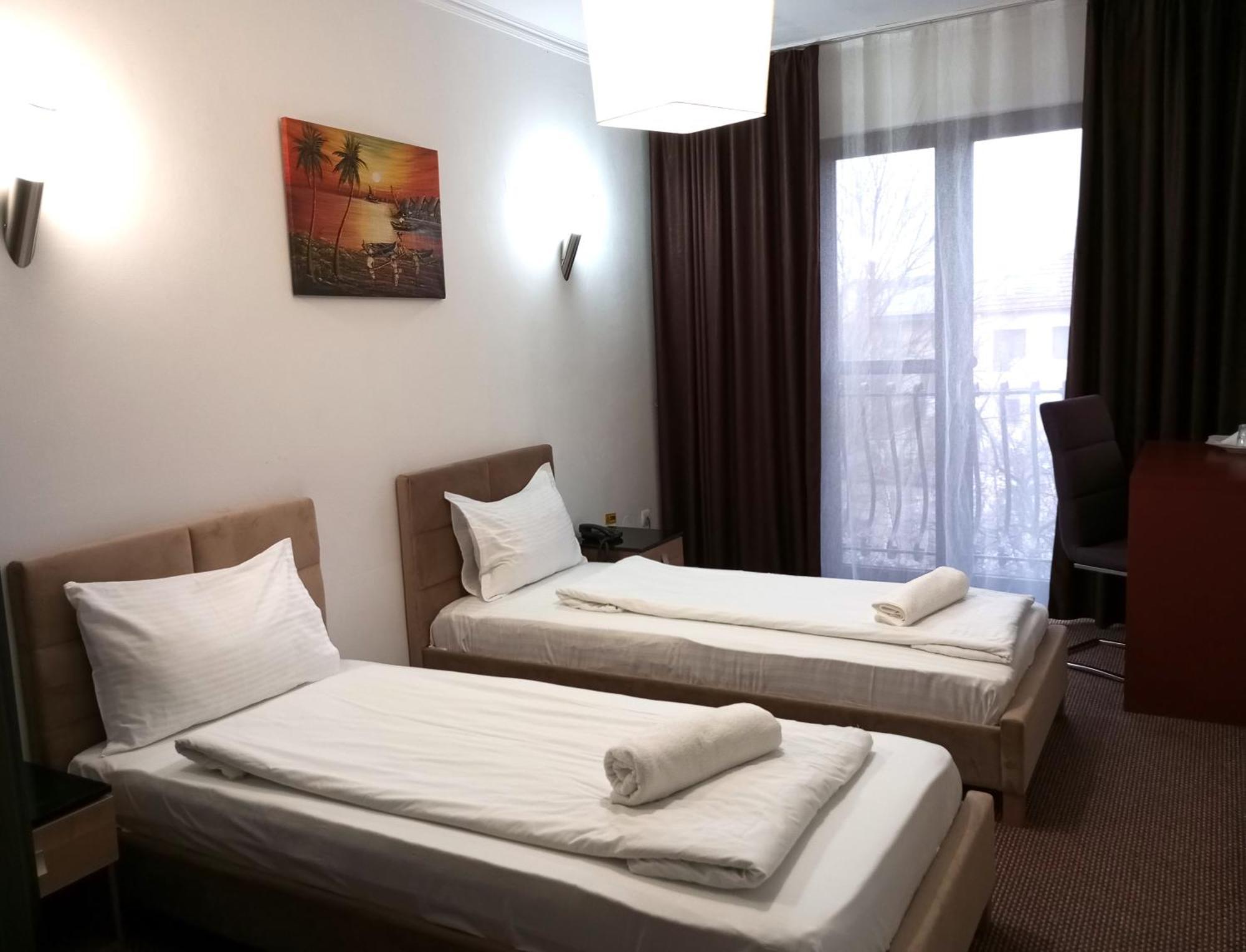 Rhc Royal Hotel Oradea Eksteriør bilde