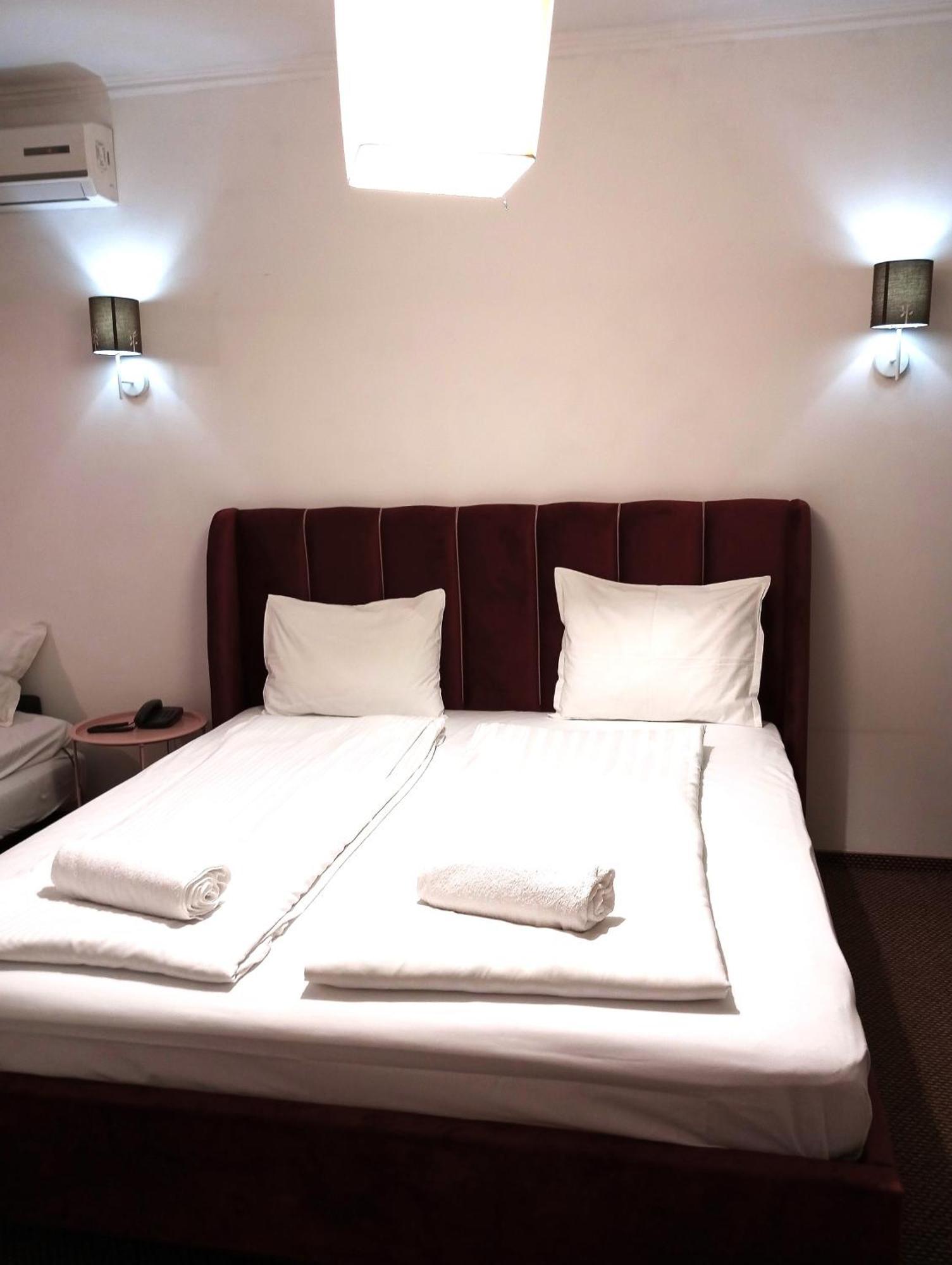 Rhc Royal Hotel Oradea Eksteriør bilde