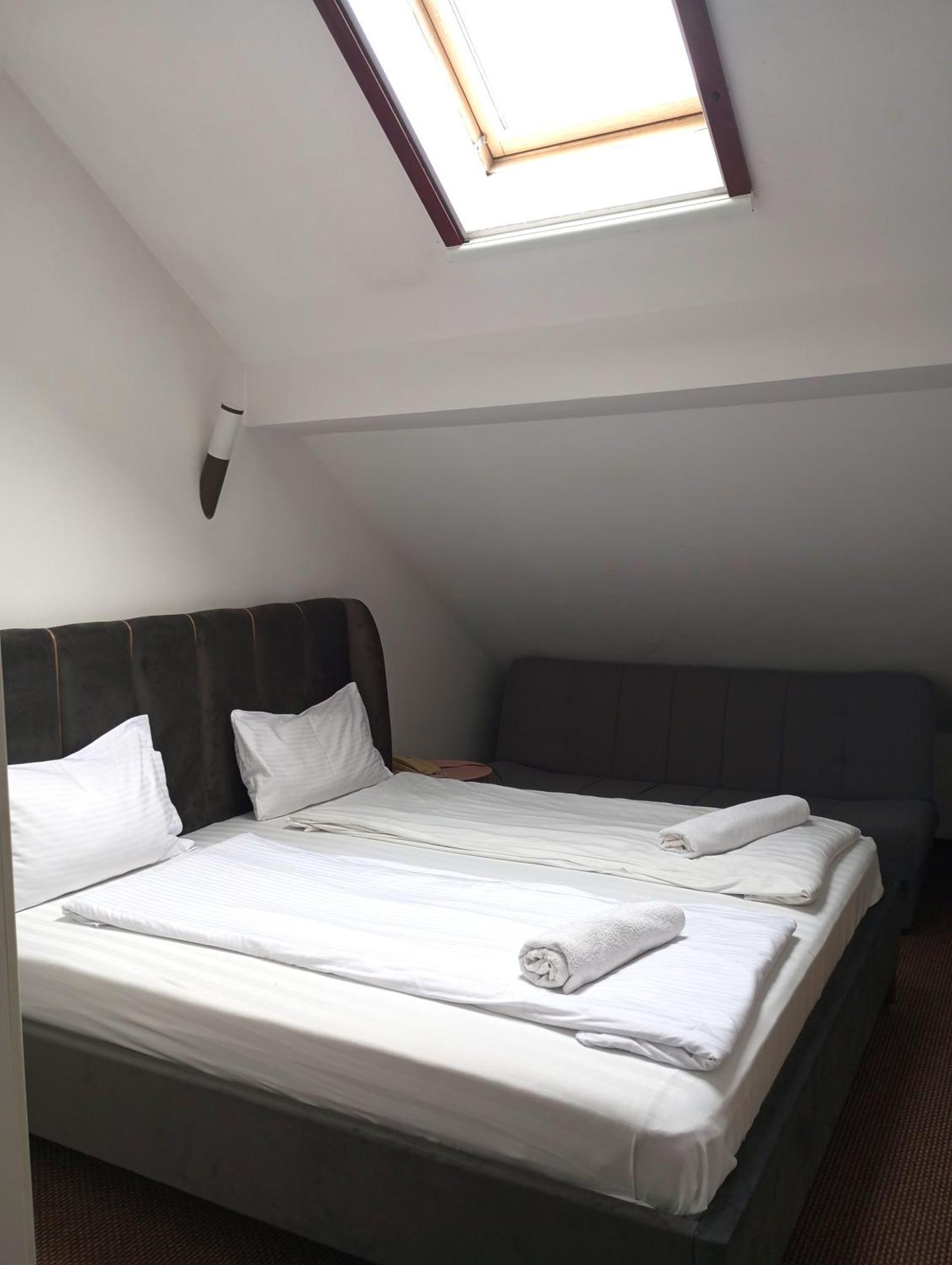 Rhc Royal Hotel Oradea Eksteriør bilde