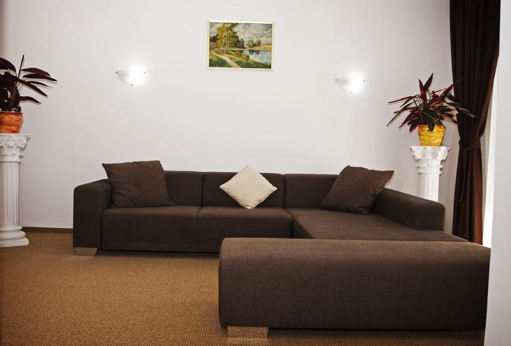 Rhc Royal Hotel Oradea Eksteriør bilde